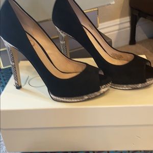 Designer Black platform pumps w/snakeskin